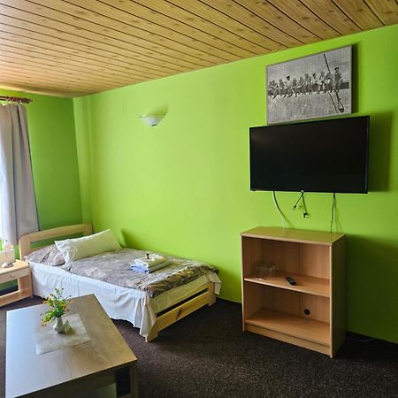 Guest House Pod Lesem Merklin Esterno foto