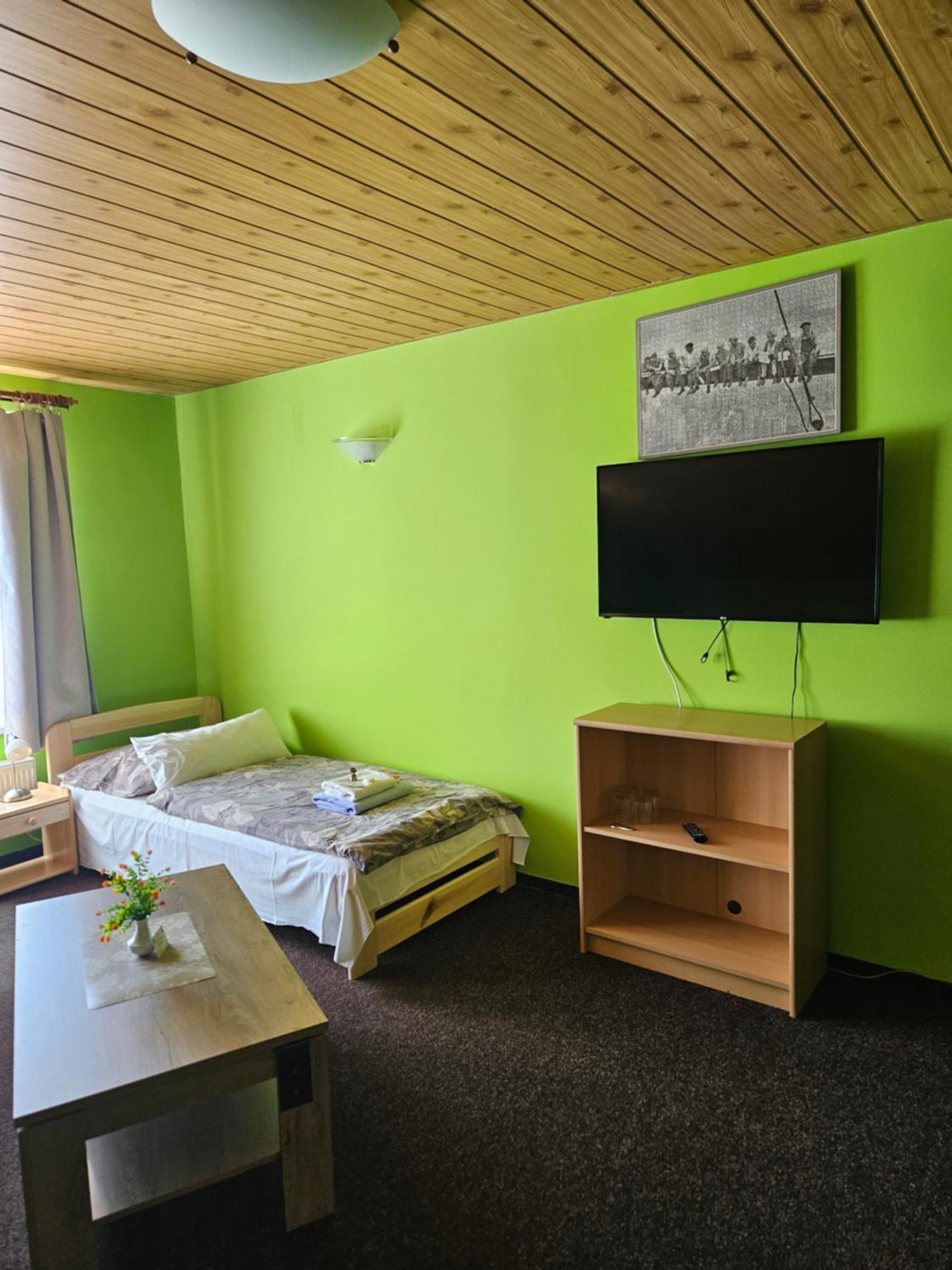 Guest House Pod Lesem Merklin Esterno foto