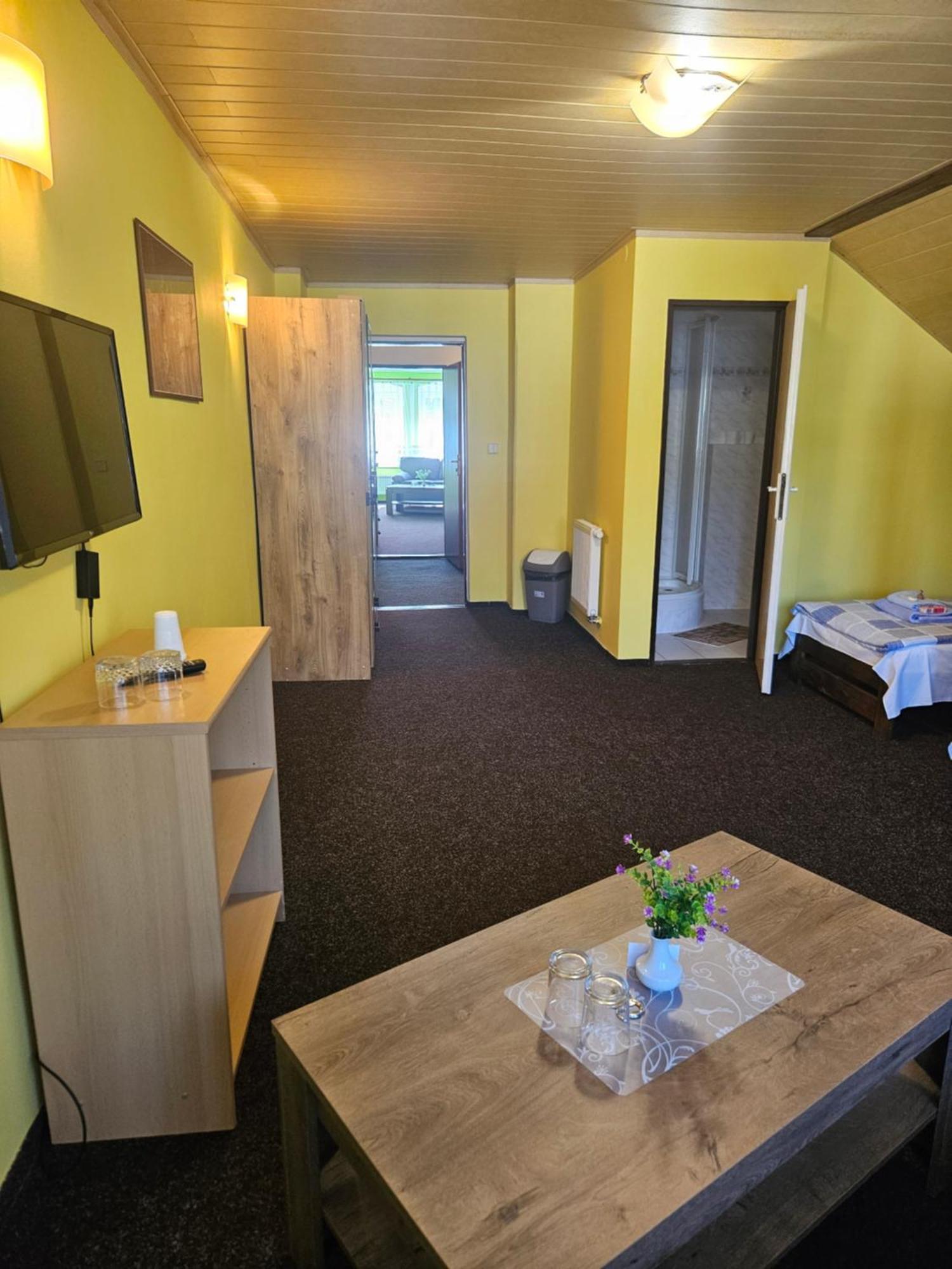 Guest House Pod Lesem Merklin Esterno foto