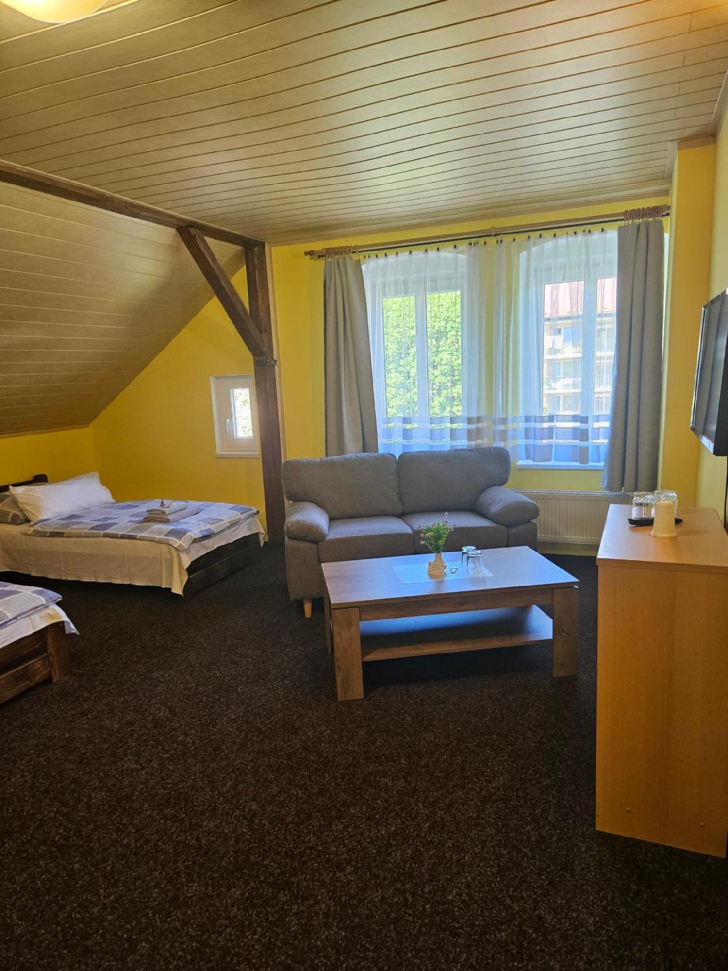 Guest House Pod Lesem Merklin Esterno foto