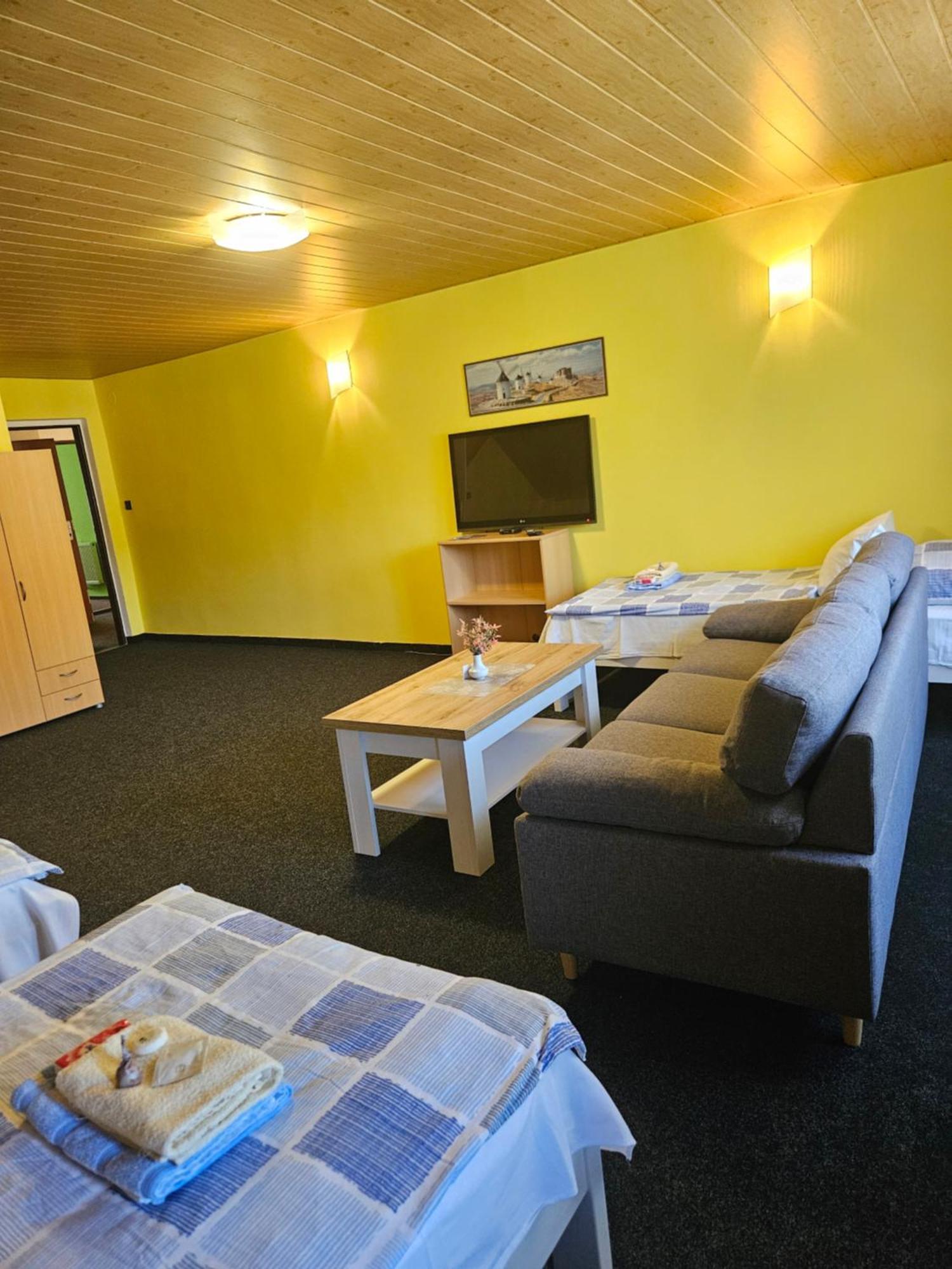 Guest House Pod Lesem Merklin Esterno foto