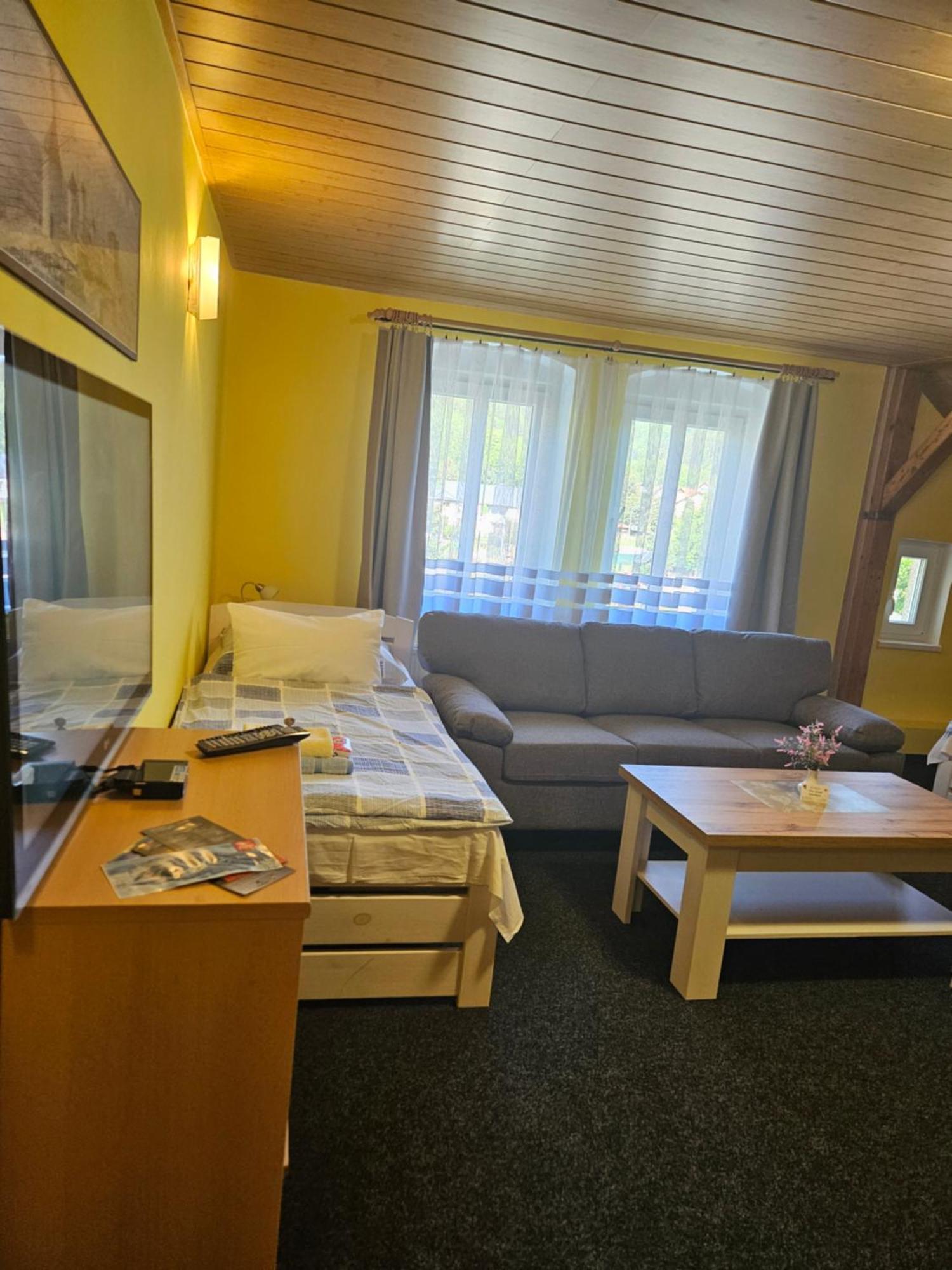 Guest House Pod Lesem Merklin Esterno foto